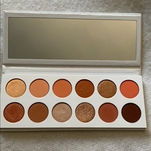 Kylie Cosmetics- Peach Extended eyeshadow palette